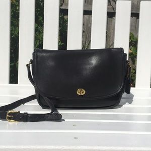 Vintage Coach black leather shoulder strap purse